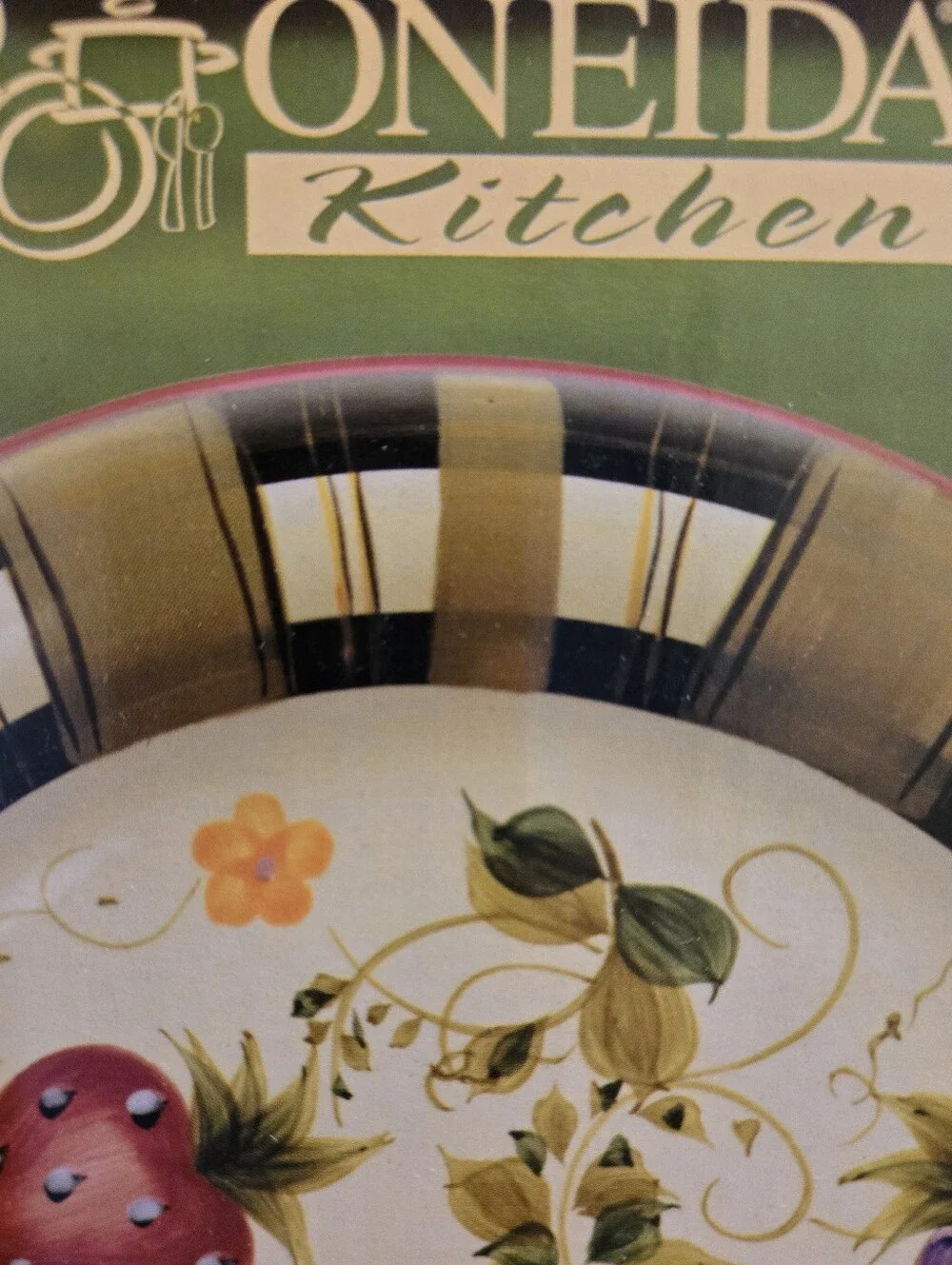 Oneida Strawberry Plaid Dinner Plate